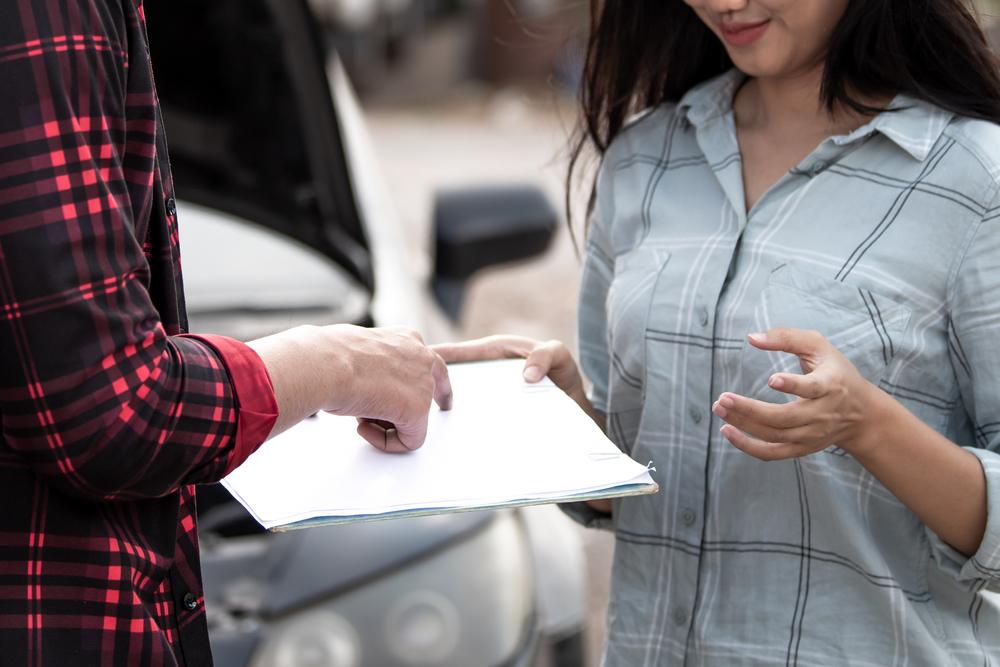 Insurance agents are negotiating damage from car accidents